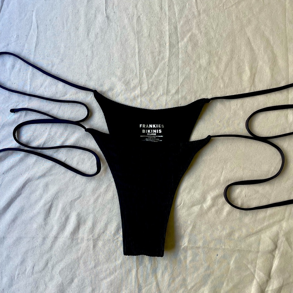 Frankie’s Bikinis Black Ribbed Bottom NWOT New Large